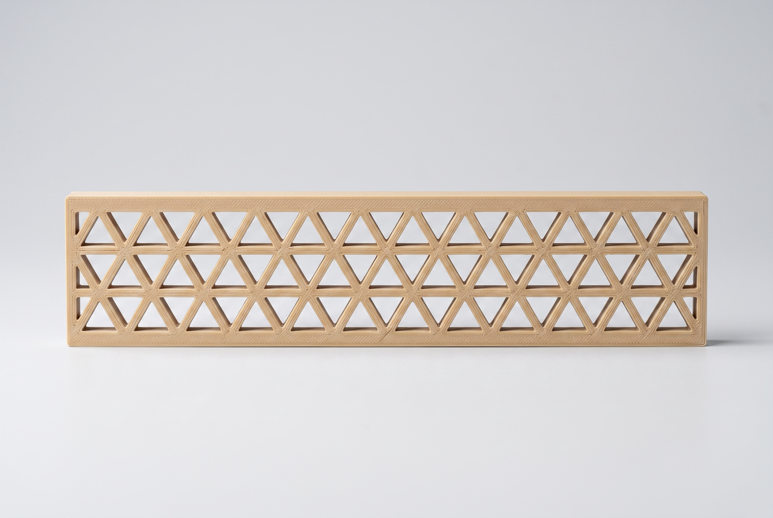 Kratka wentylacyjna meblowa — triangle lattice (podłużna, druk 3D PETG)